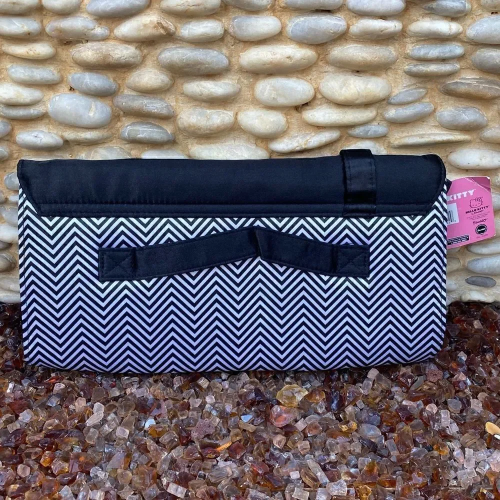 Hello Kitty Sanrio Black and White Chevron Print Satin Clutch. New w/tag (NWT).